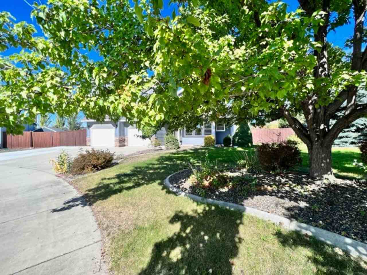3134 N Blue Springs Ave - Photo 2 of 42