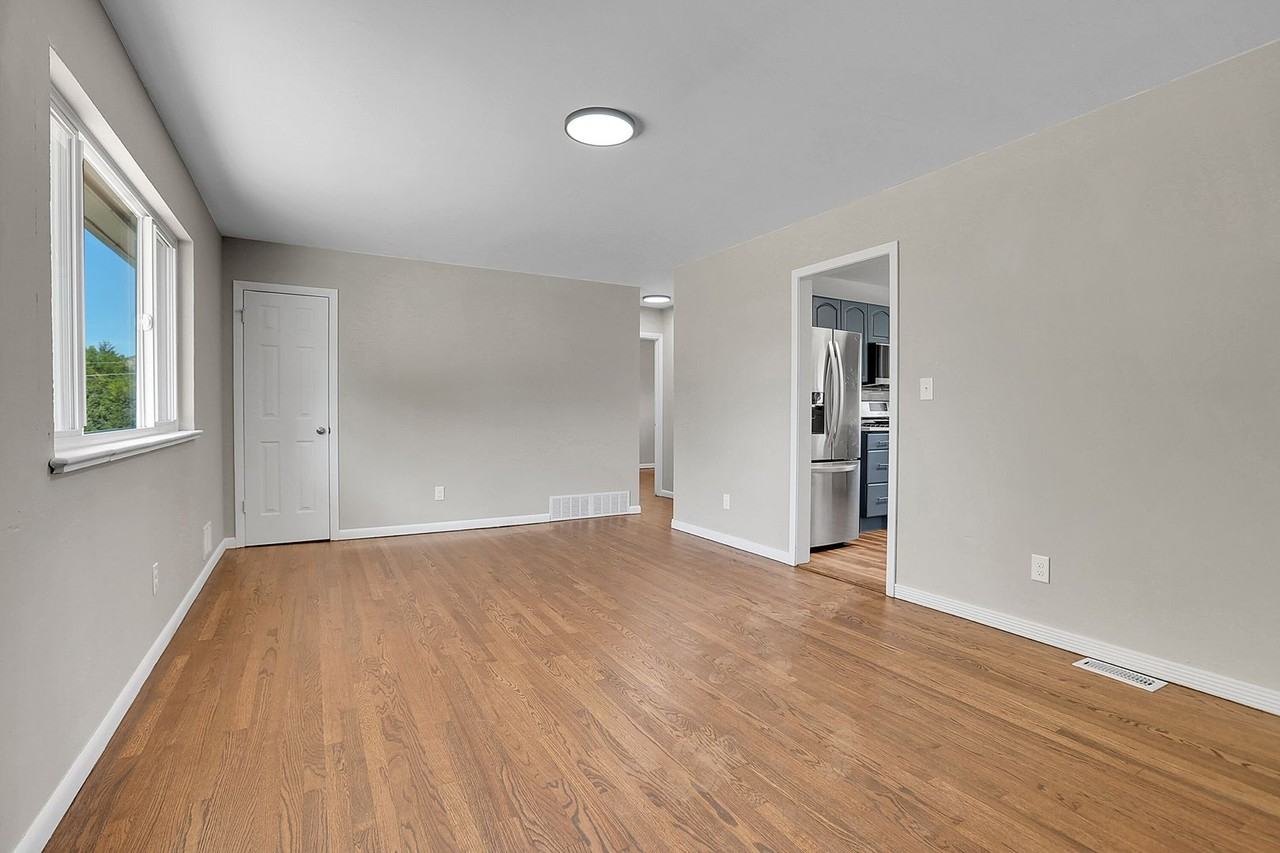 1170 Orion St - Photo 4 of 28