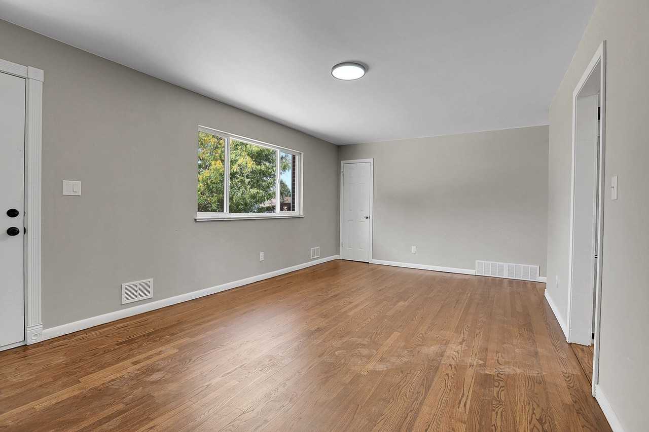 1170 Orion St - Photo 5 of 28