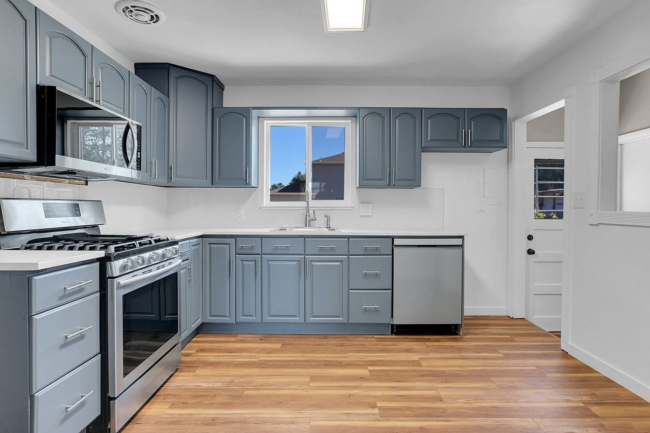 1170 Orion St - Photo 7 of 28