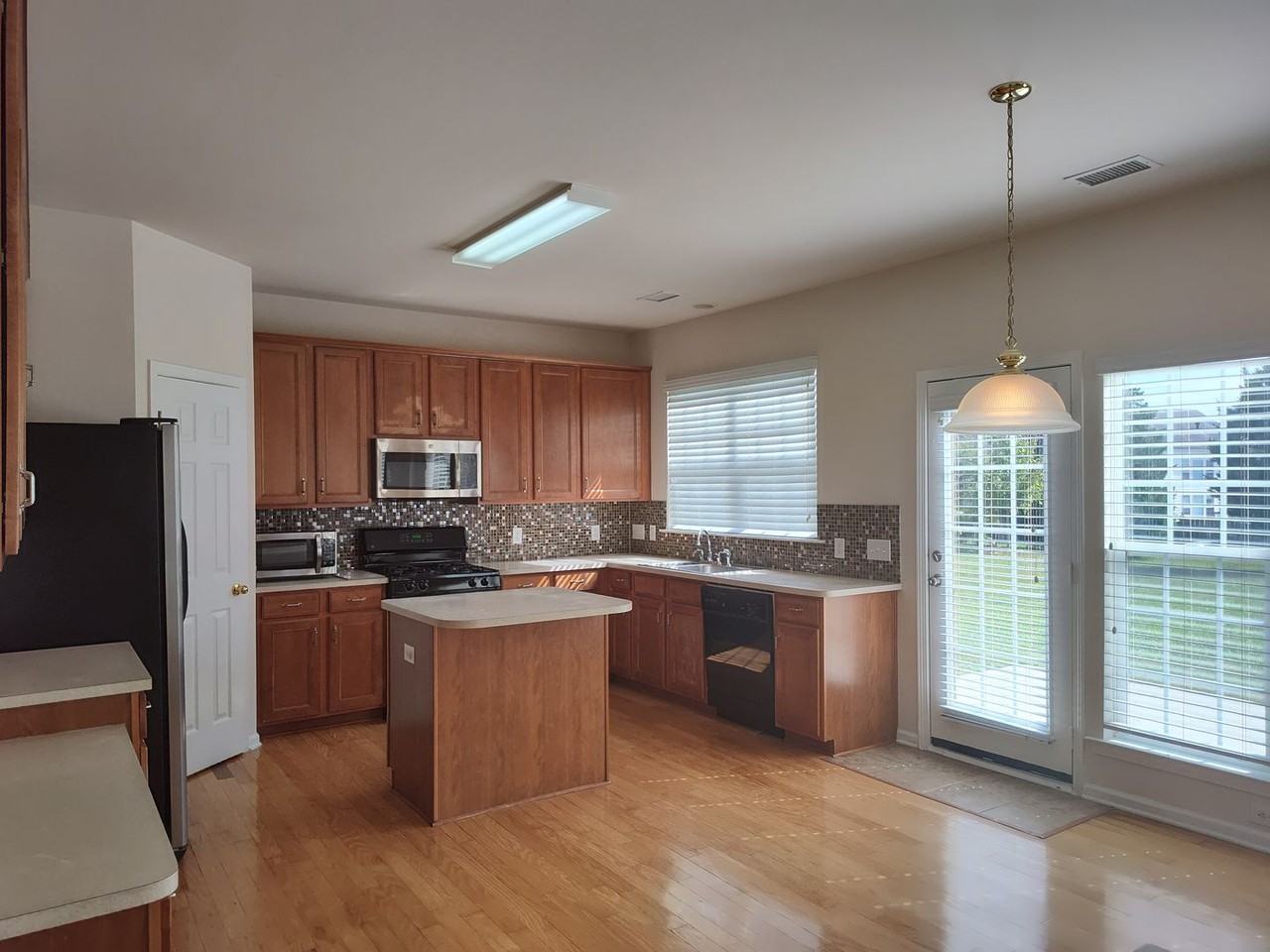 10804 Fountaingrove Dr - Photo 5 of 19