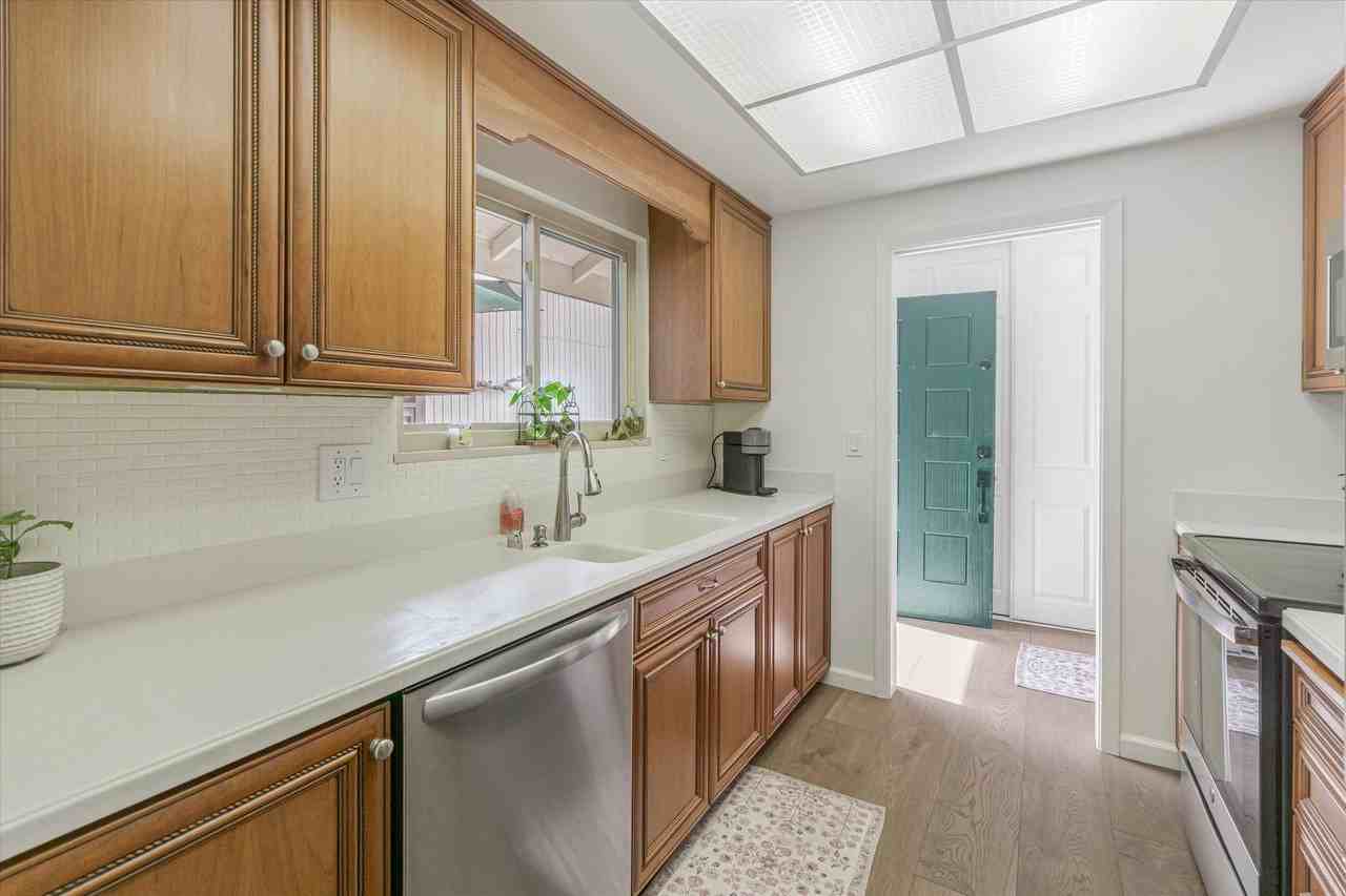 1760 Countrywood Ct - Photo 3 of 38