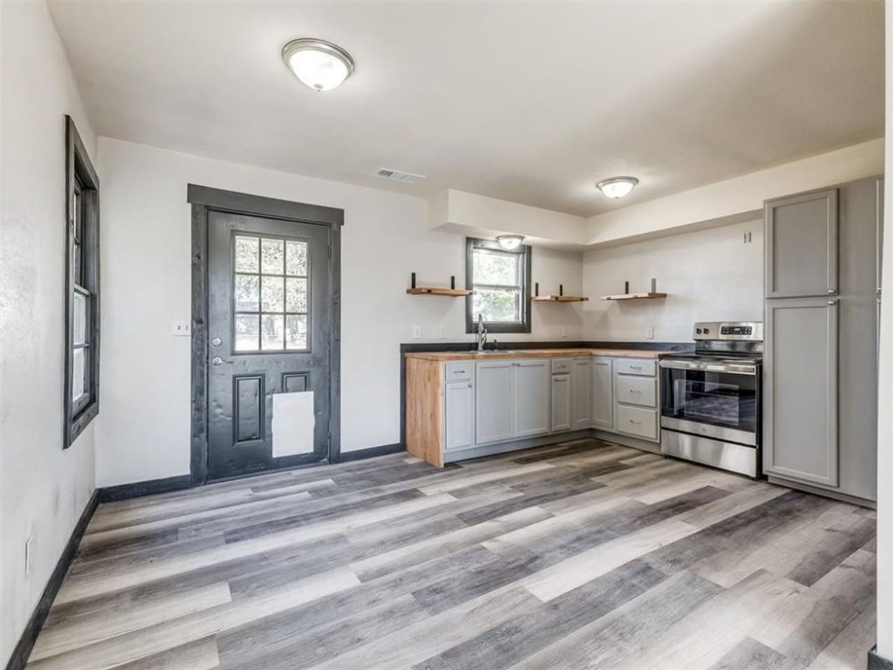 4613 Se 28th St - Photo 4 of 10