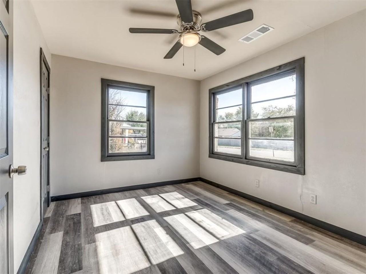 4613 Se 28th St - Photo 5 of 10