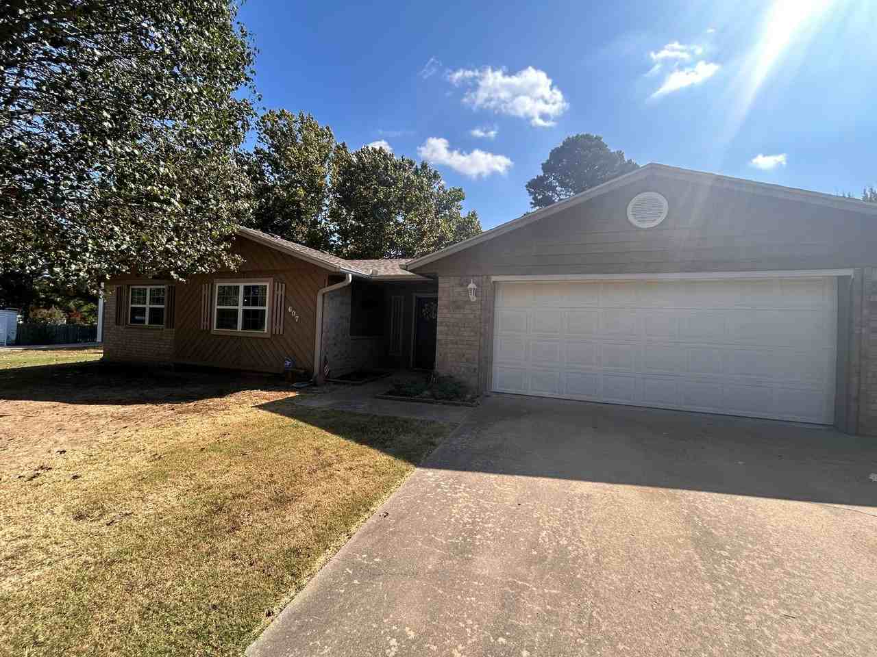 607 S 12th St - Photo 2 of 28