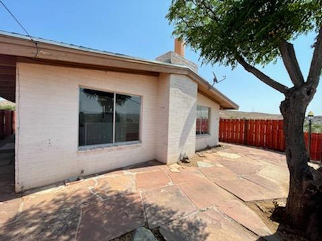 407 Gold St - Photo 2 of 9