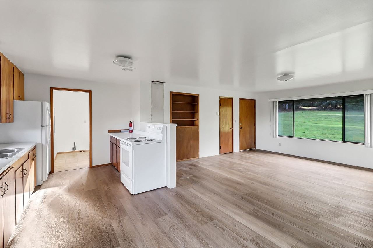 2456 Strawberry Point Rd - Photo 2 of 20