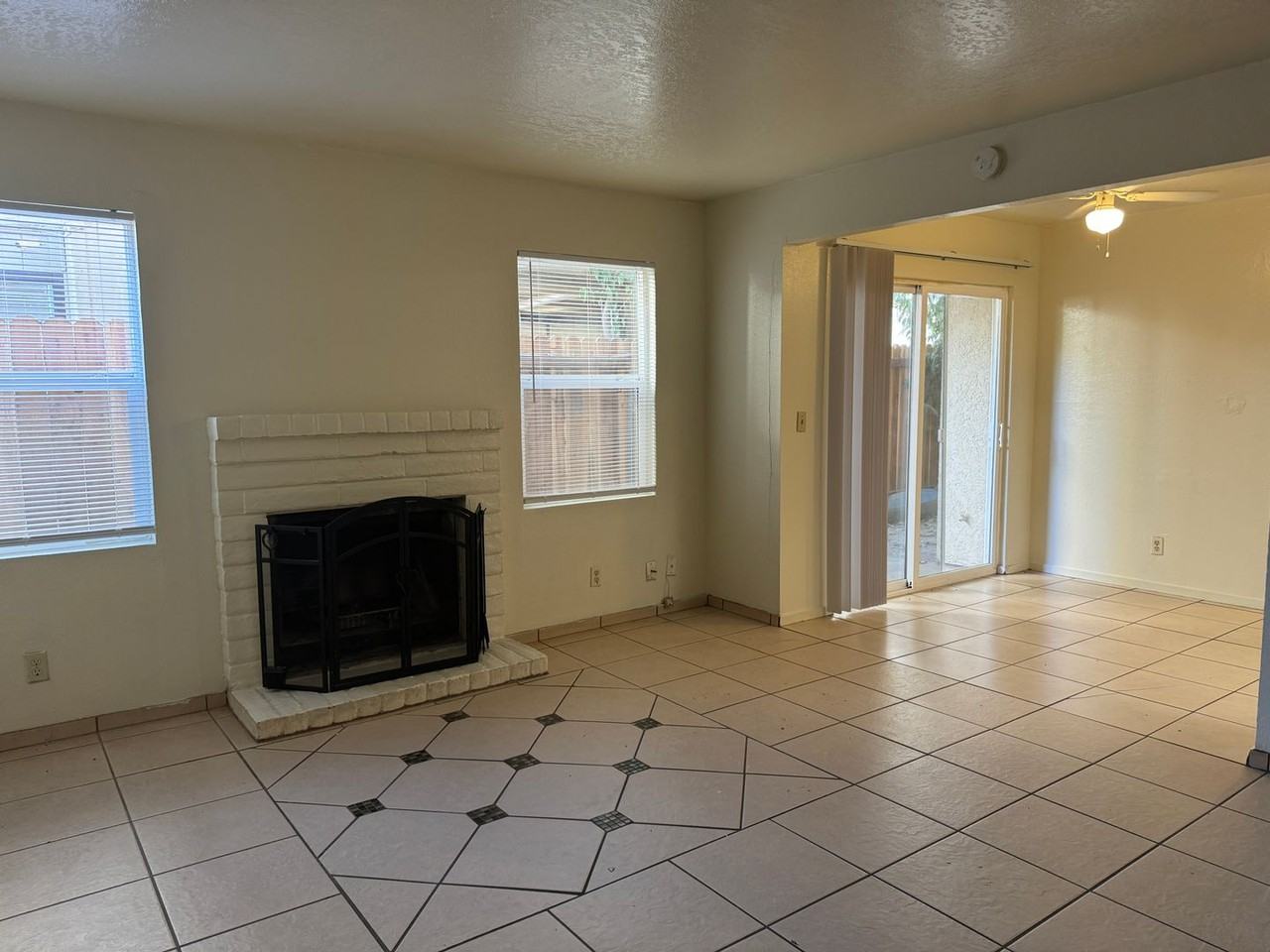 2526 Plantation Pl - Photo 2 of 24