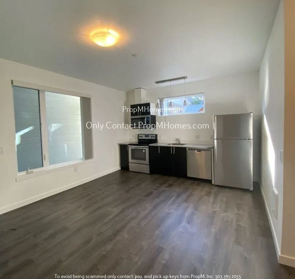 4485 Ne Rodney Ave #B - Photo 3 of 8