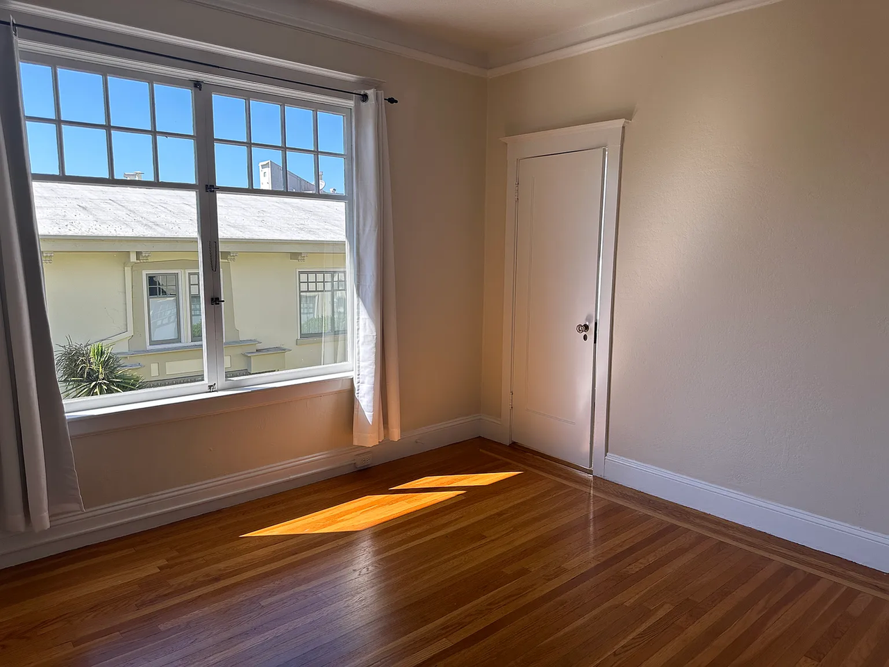 1125 Francisco St #7 - Photo 3 of 18