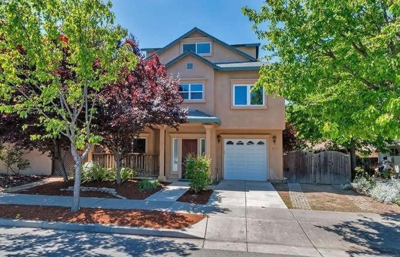 1011 F St - Photo 2 of 30