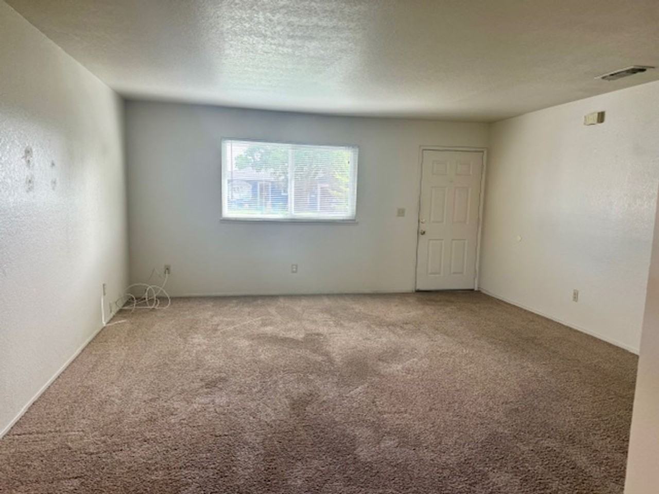 737 Robert Ave - Photo 2 of 10