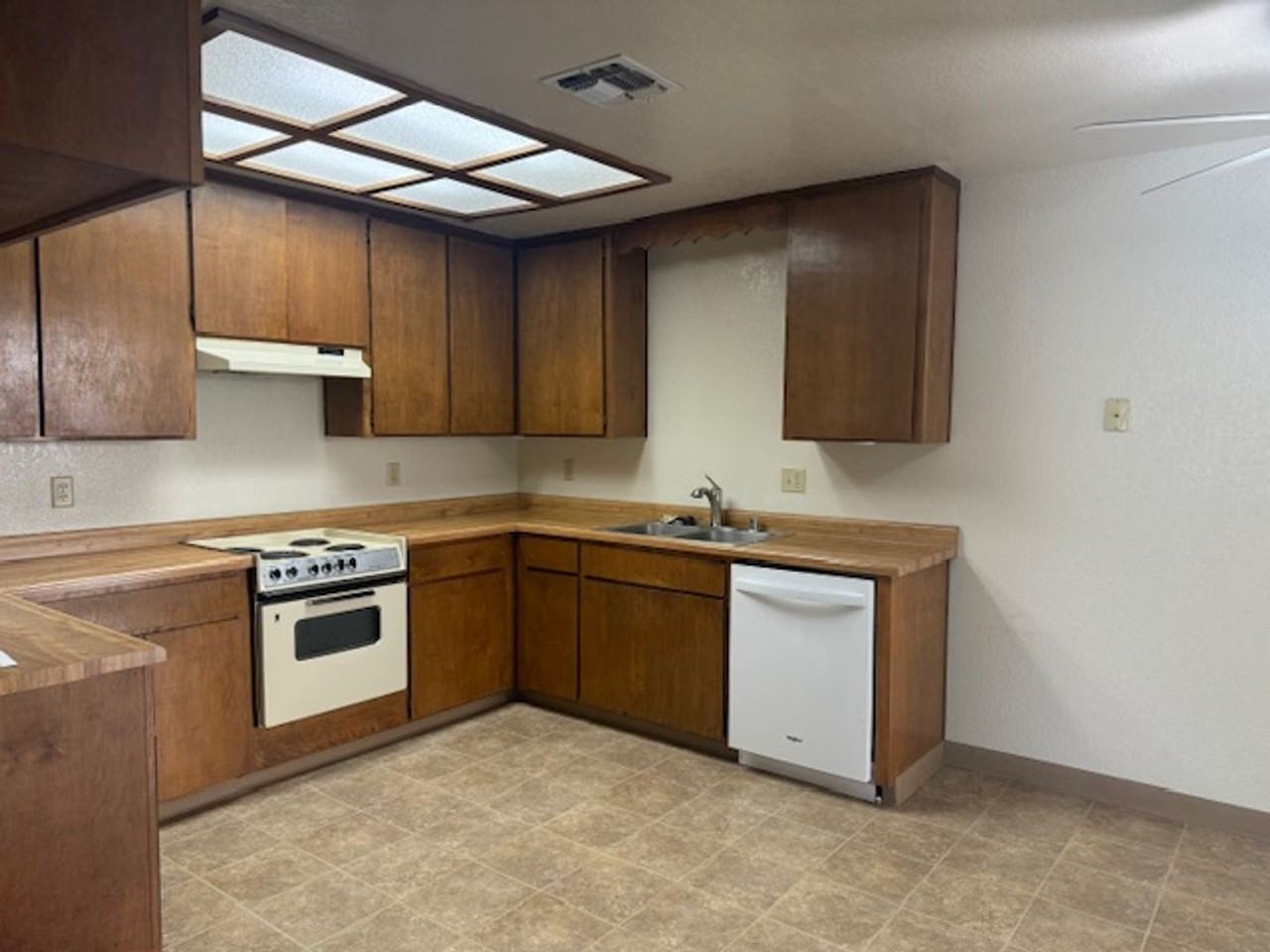 737 Robert Ave - Photo 3 of 10