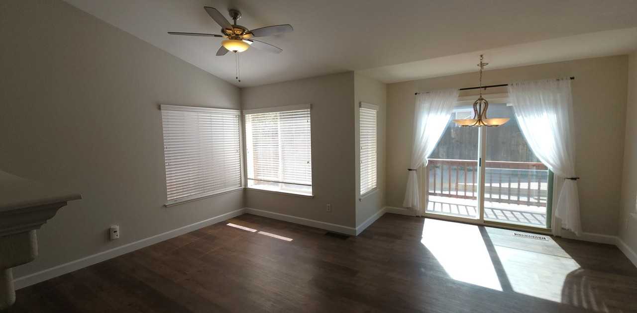 1666 Eastmont Ln - Photo 3 of 14