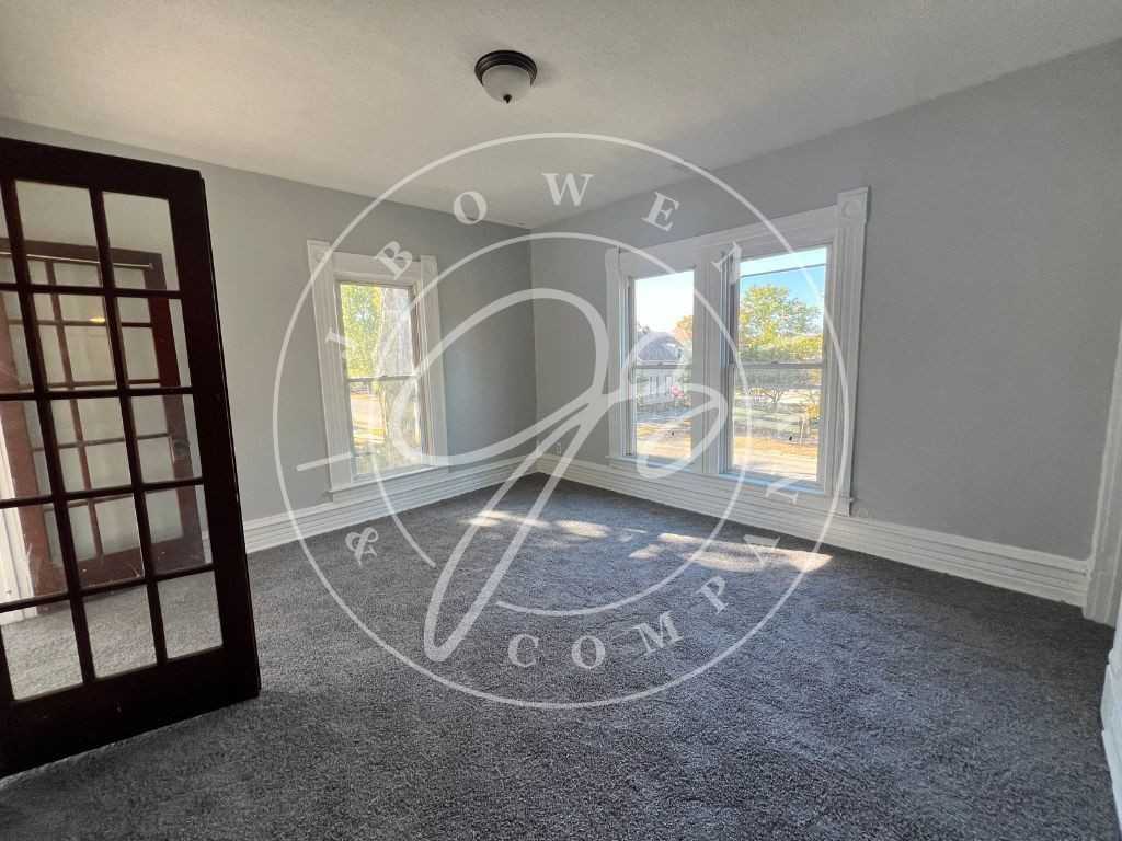 218 1/2 N Main St - Photo 2 of 8