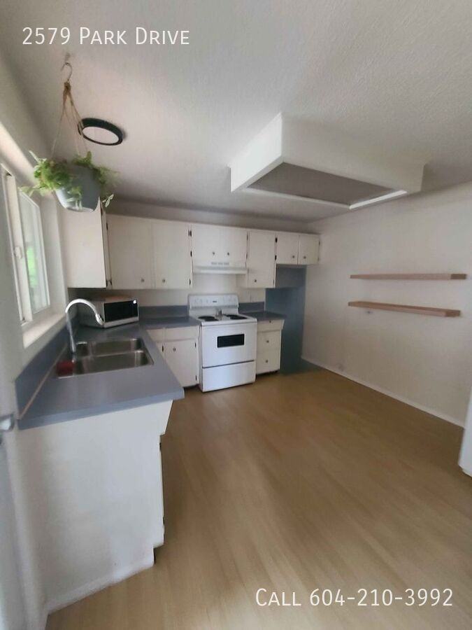 2579 Park Dr - Photo 3 of 18