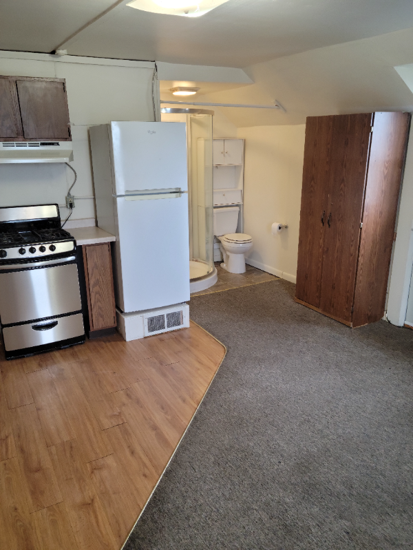 324 1/2 N Dewey St #6 - Photo 2 of 7