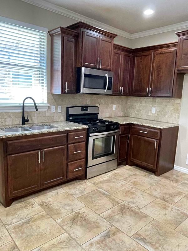 1828 Ne 135th St - Photo 2 of 5