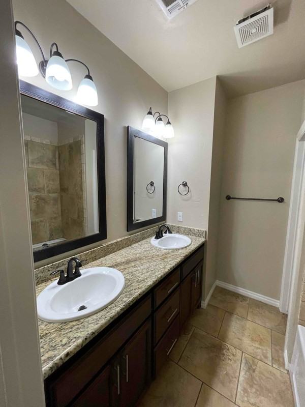 1828 Ne 135th St - Photo 3 of 5