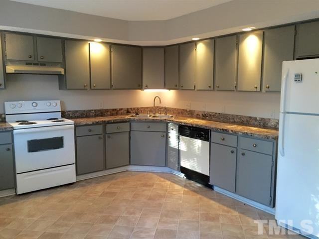 504 Coggeshall St - Photo 3 of 20