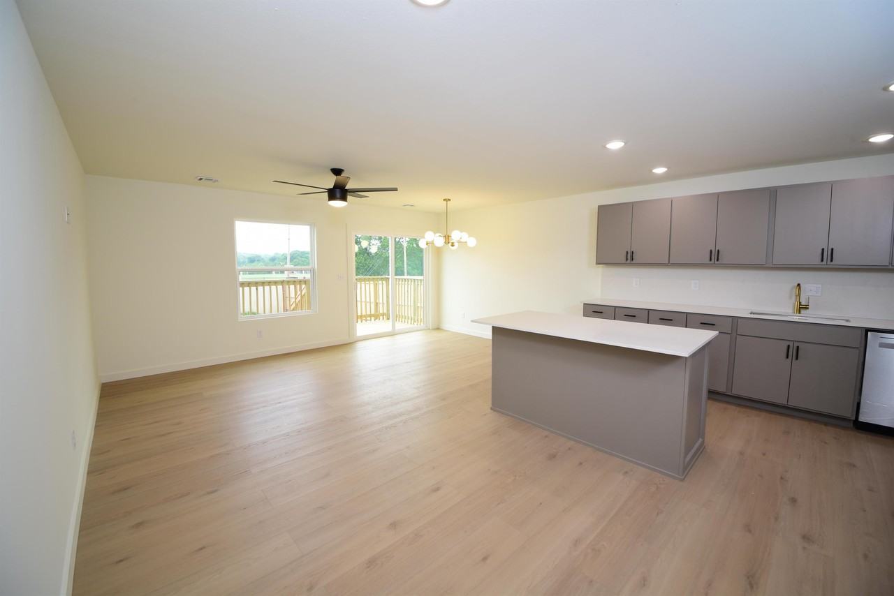 Steiger - 2811A - Photo 2 of 22