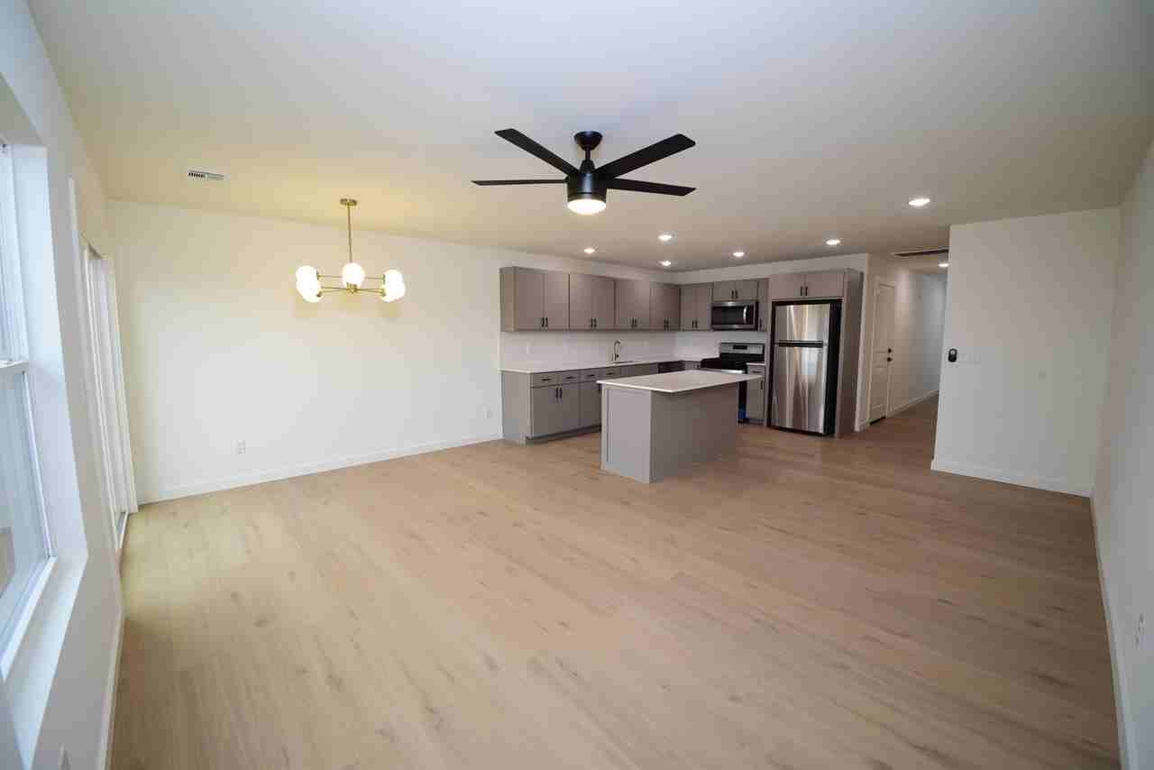 Steiger - 2811A - Photo 3 of 22