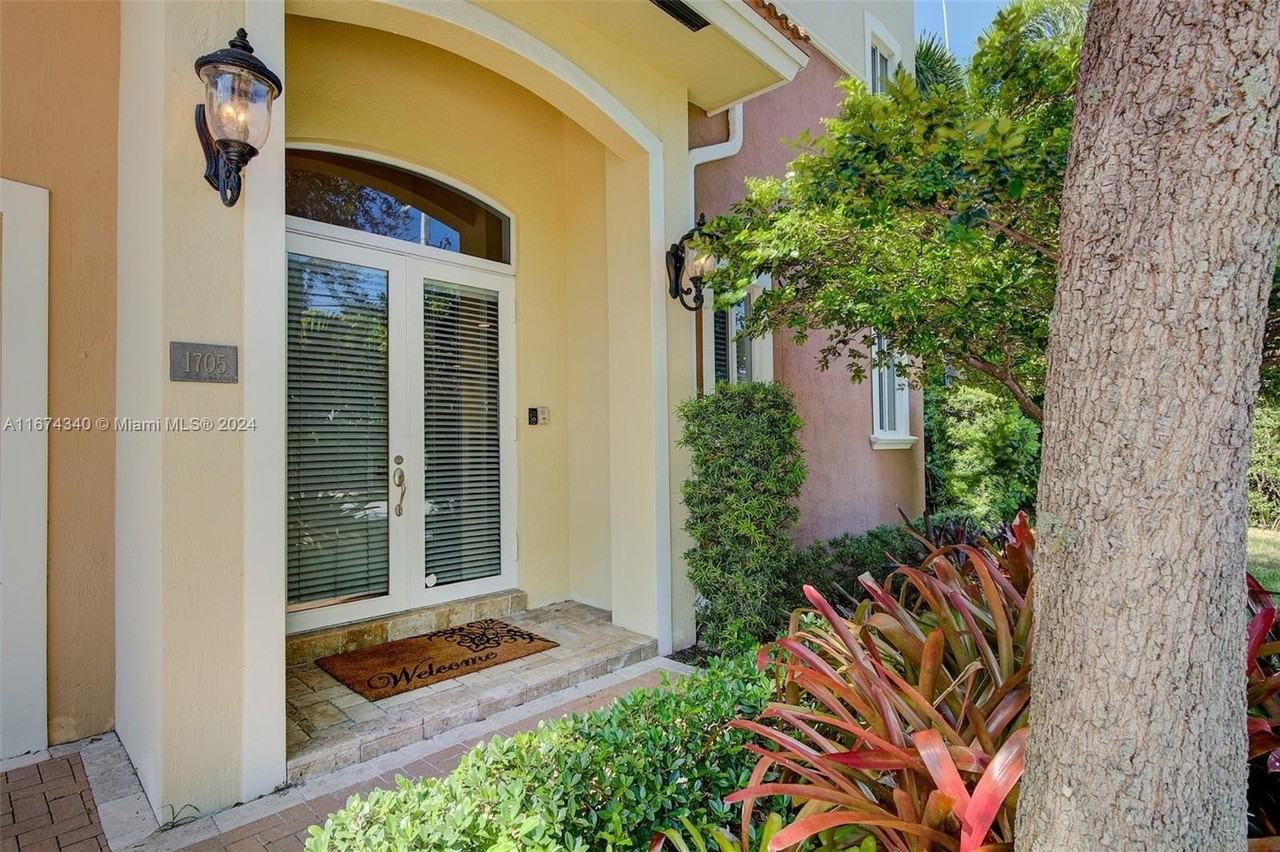 1705 Northeast 11th Street #1705 - Photo 5 of 50