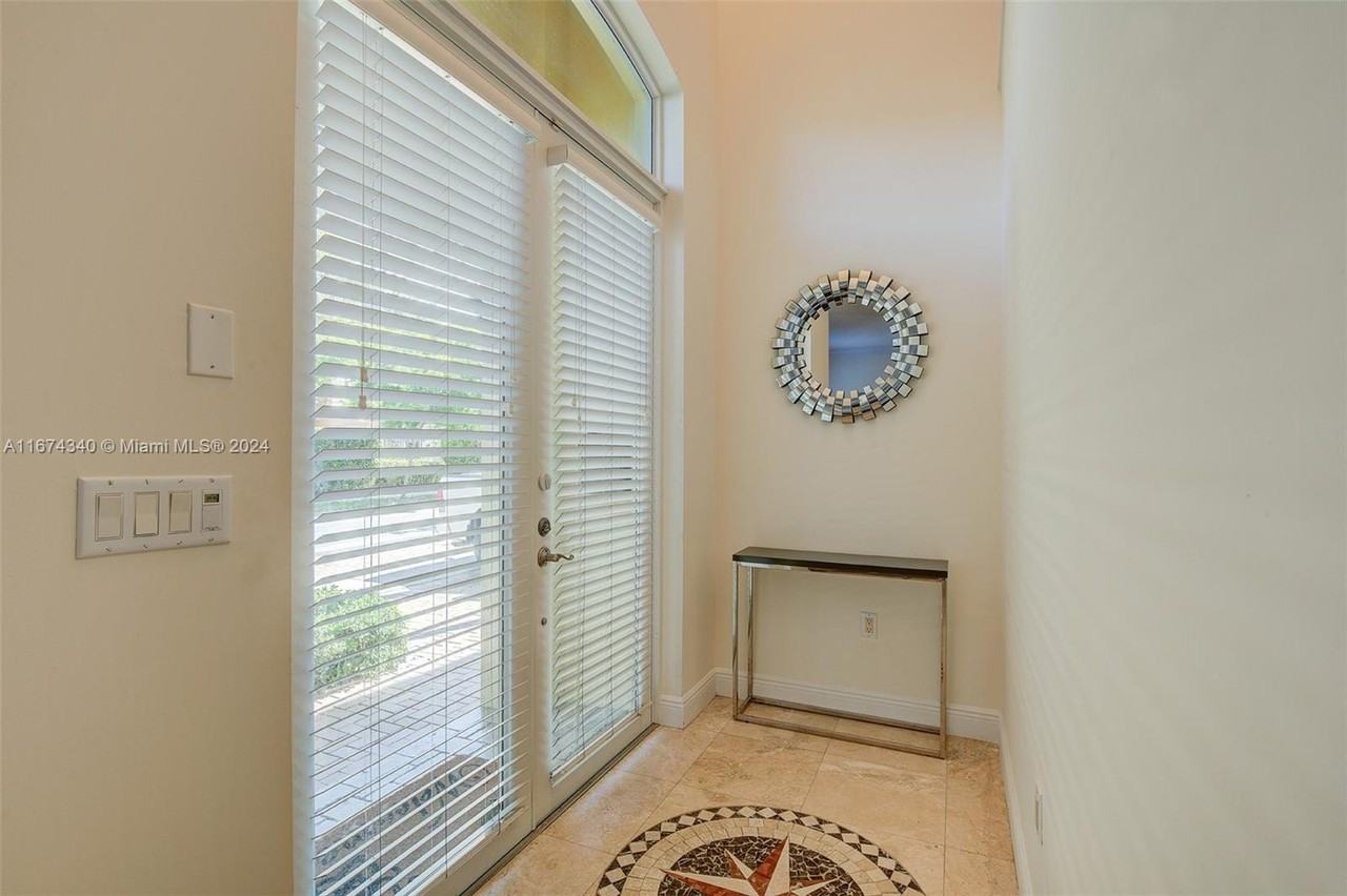 1705 Northeast 11th Street #1705 - Photo 6 of 50