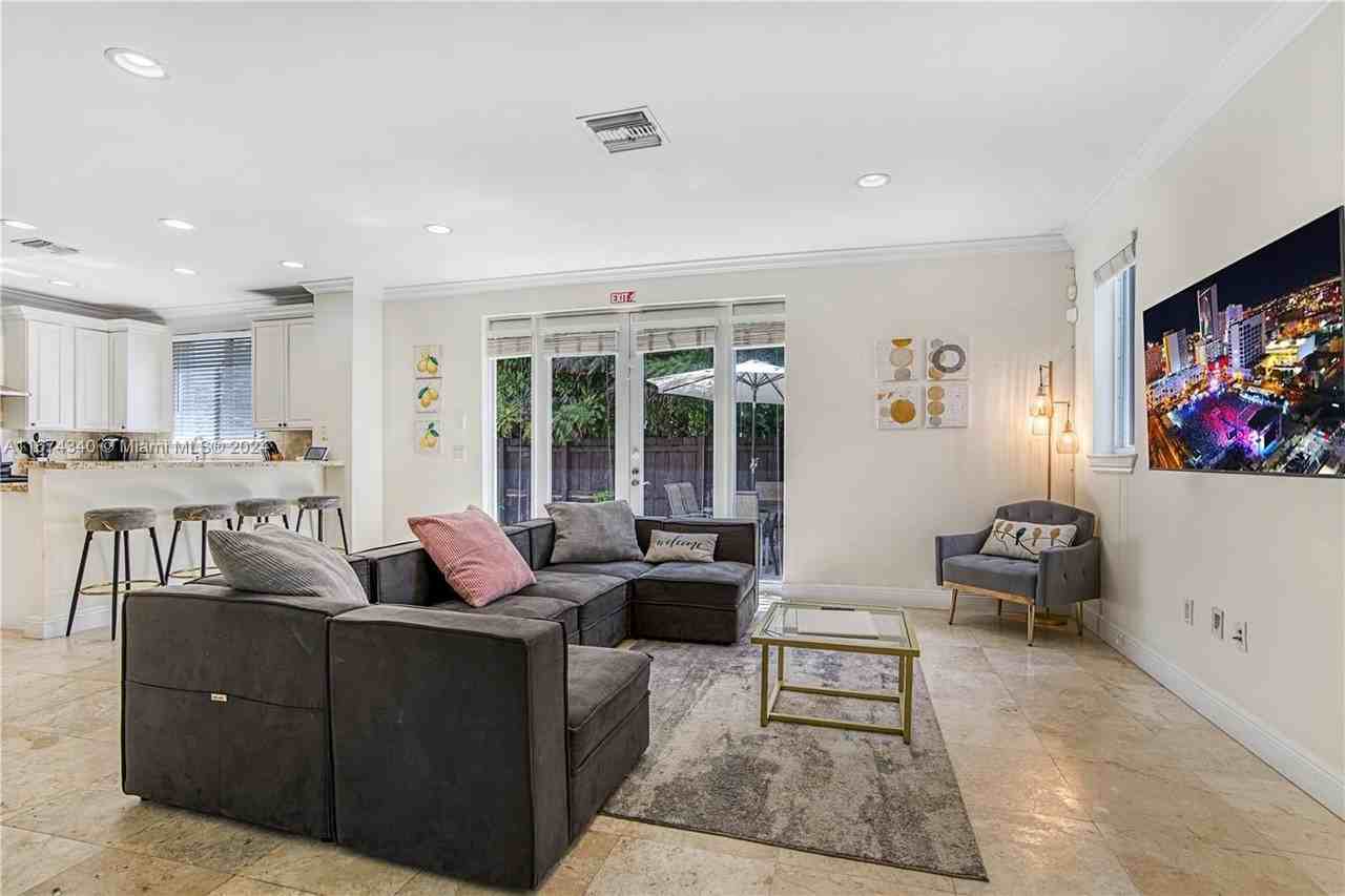 1705 Northeast 11th Street #1705 - Photo 7 of 50