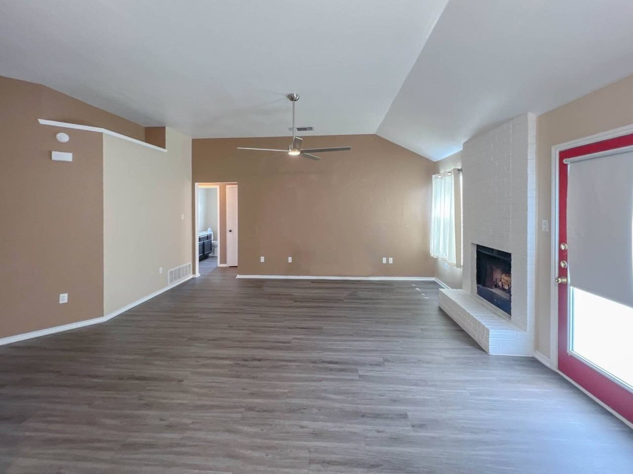 2604 Wiley Dr - Photo 4 of 21