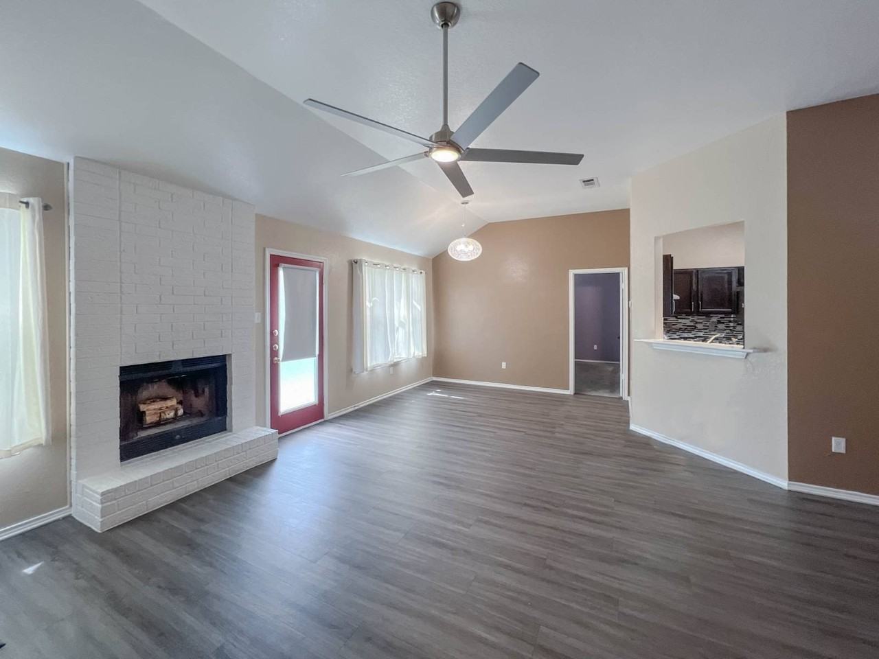 2604 Wiley Dr - Photo 5 of 21