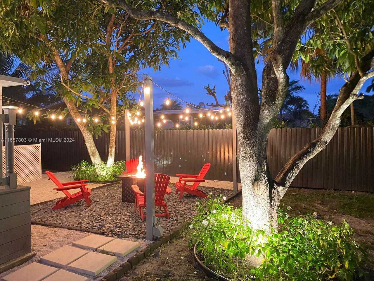 360 Ne 116th St - Photo 3 of 8