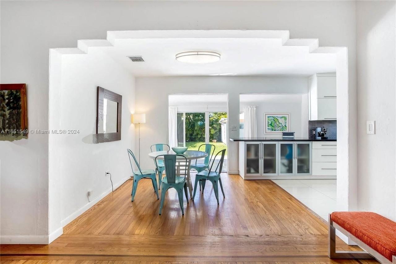 1590 Normandy Dr - Photo 2 of 8