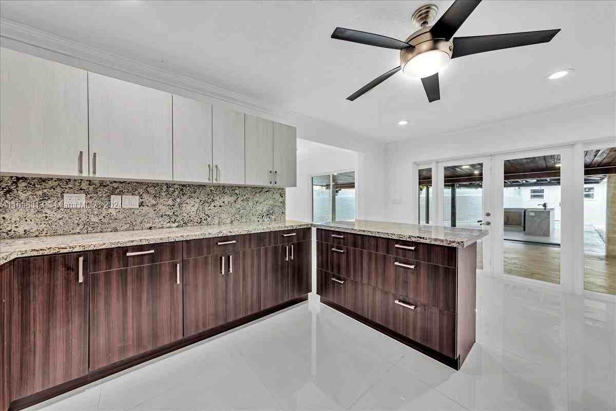 1198 Sw 133rd Place Cir - Photo 3 of 8