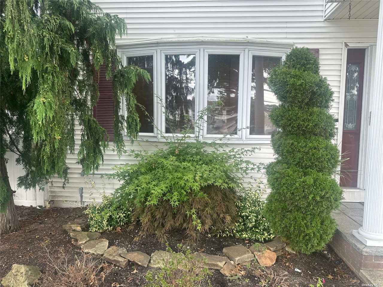 2585 Oceanside Rd - Photo 2 of 31