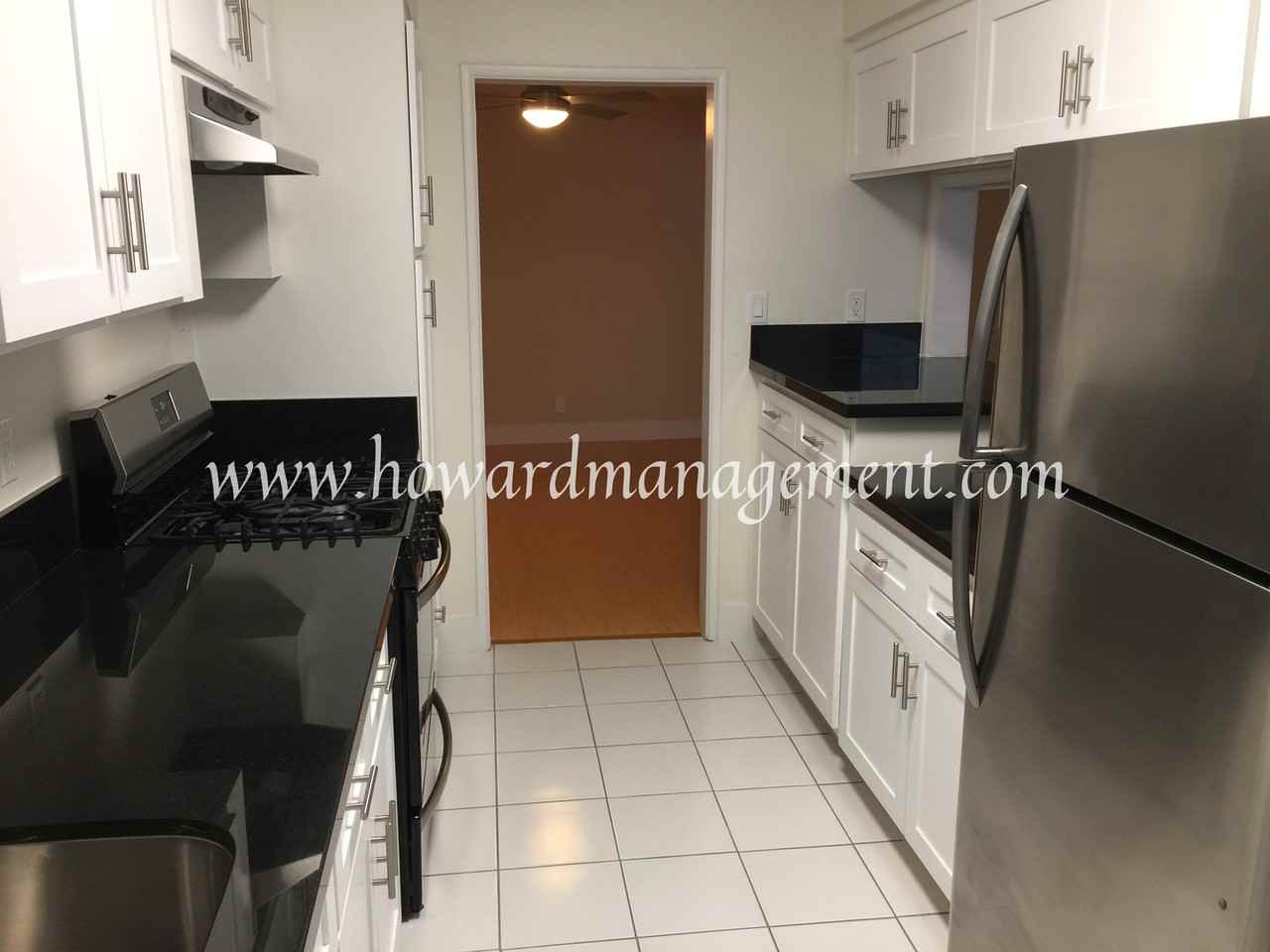 537 San Vicente Blvd - Photo 5 of 32