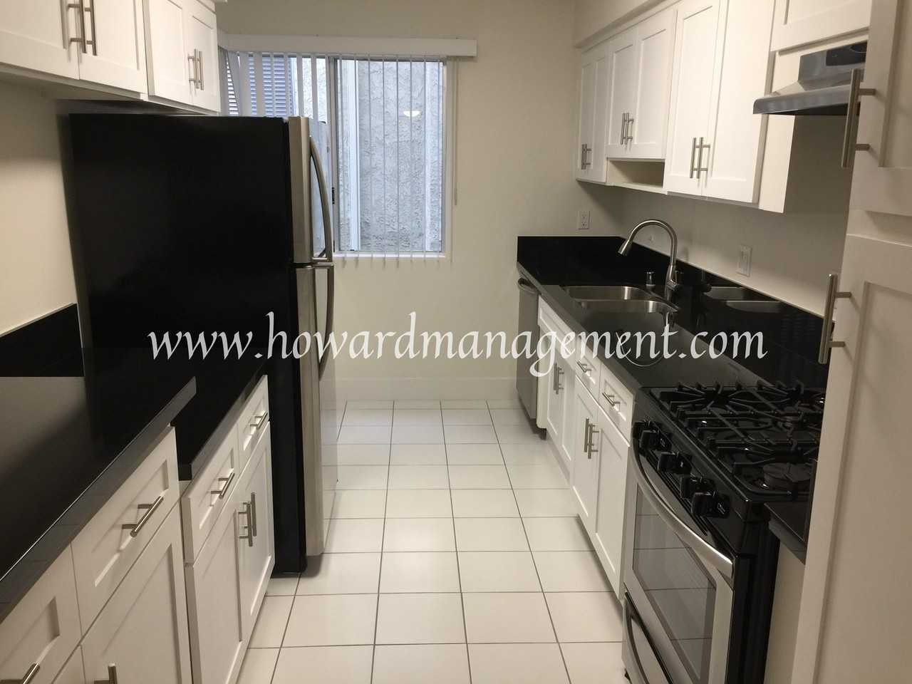 537 San Vicente Blvd - Photo 6 of 32