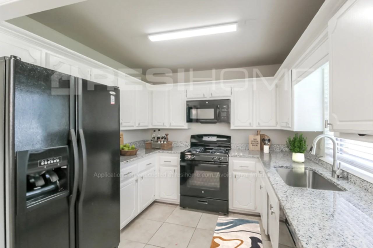 11501 Roxboro Ave - Photo 3 of 19