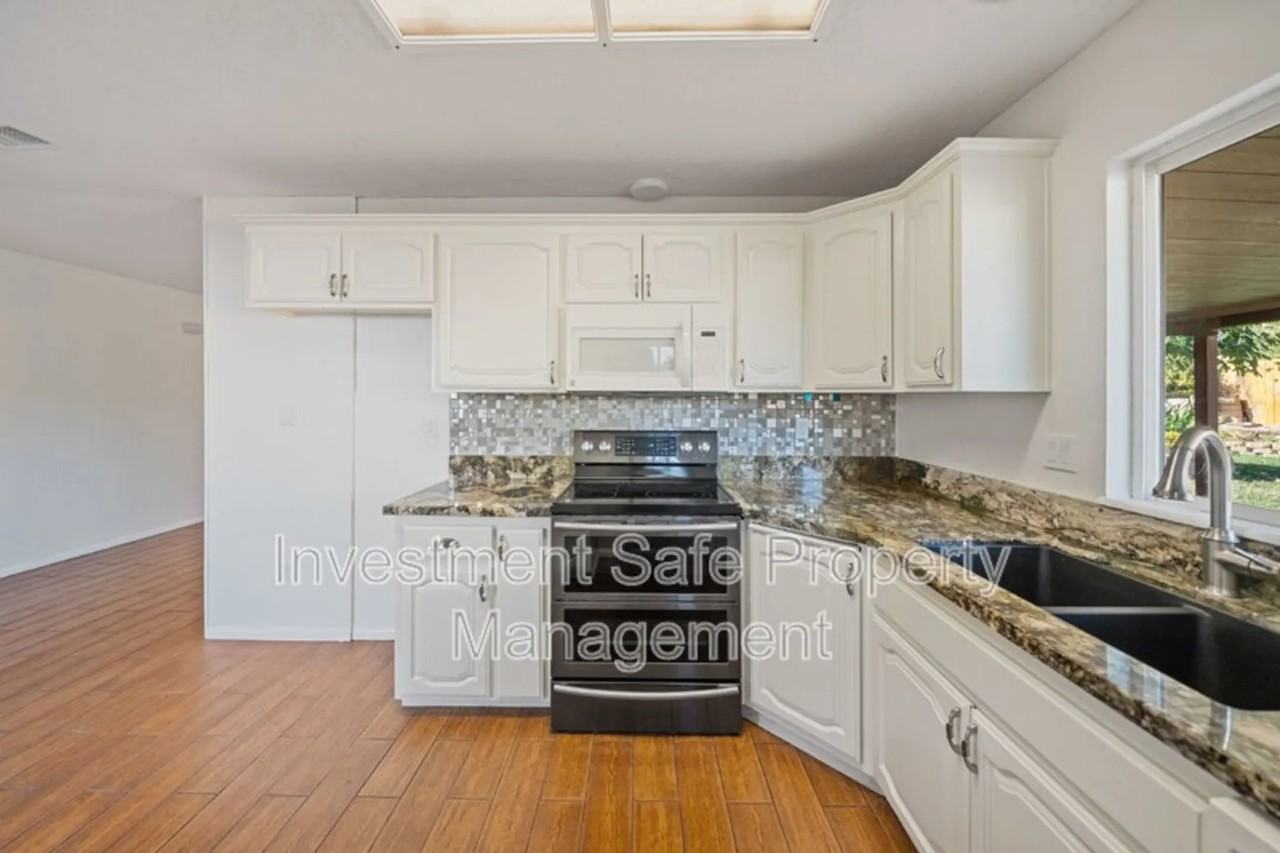 10406 Aquilla Pl - Photo 2 of 36