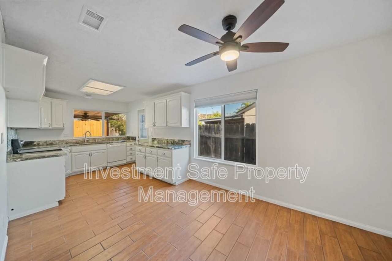 10406 Aquilla Pl - Photo 3 of 36