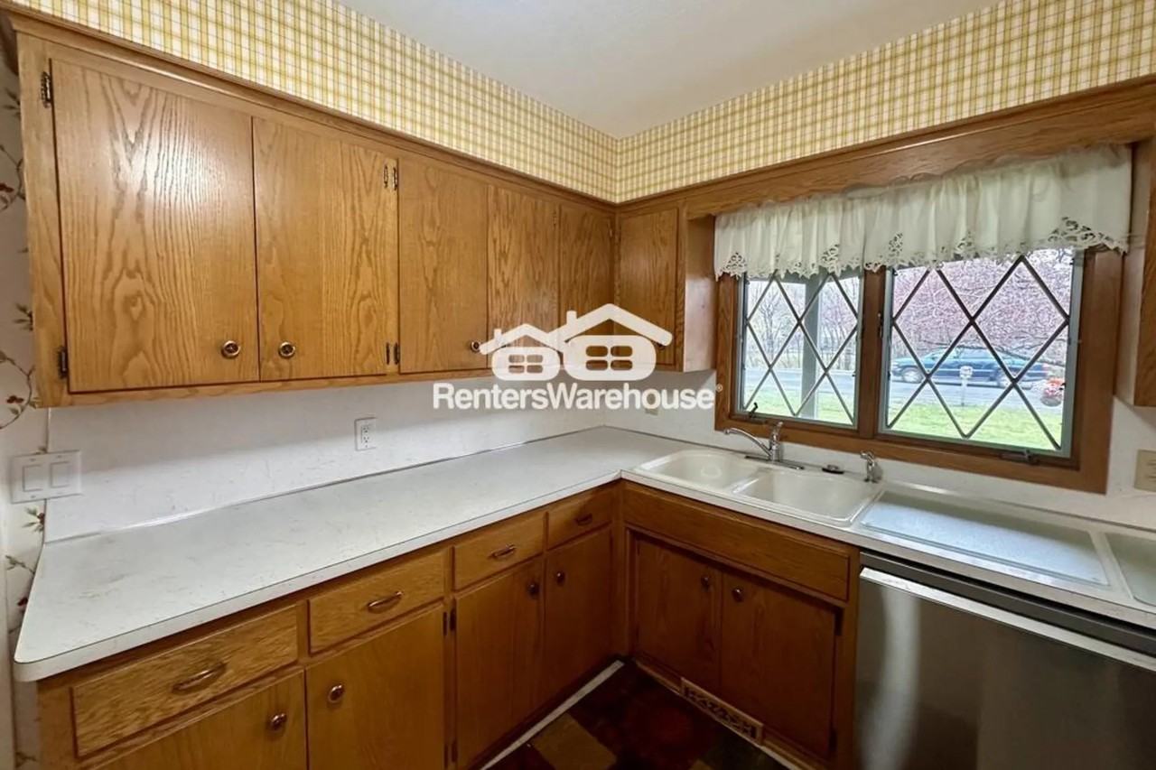 1441 Dodd Rd - Photo 3 of 48