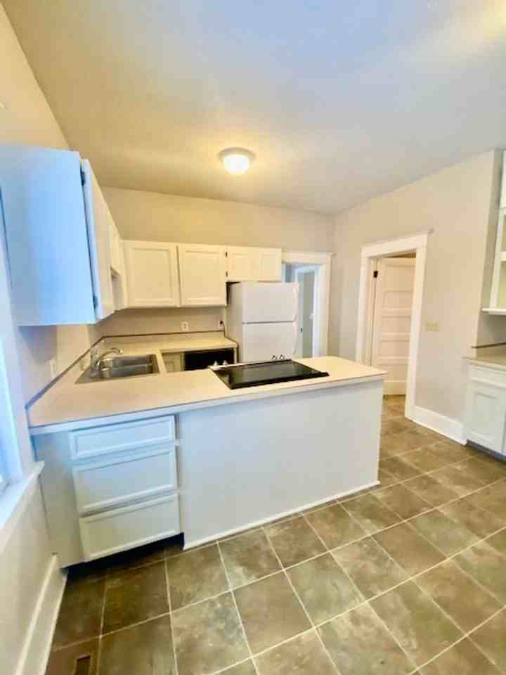 921 S 4th St W - Photo 5 of 29
