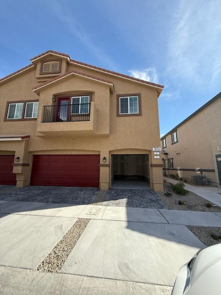 7850 Aurora Sky St - Photo 2 of 40