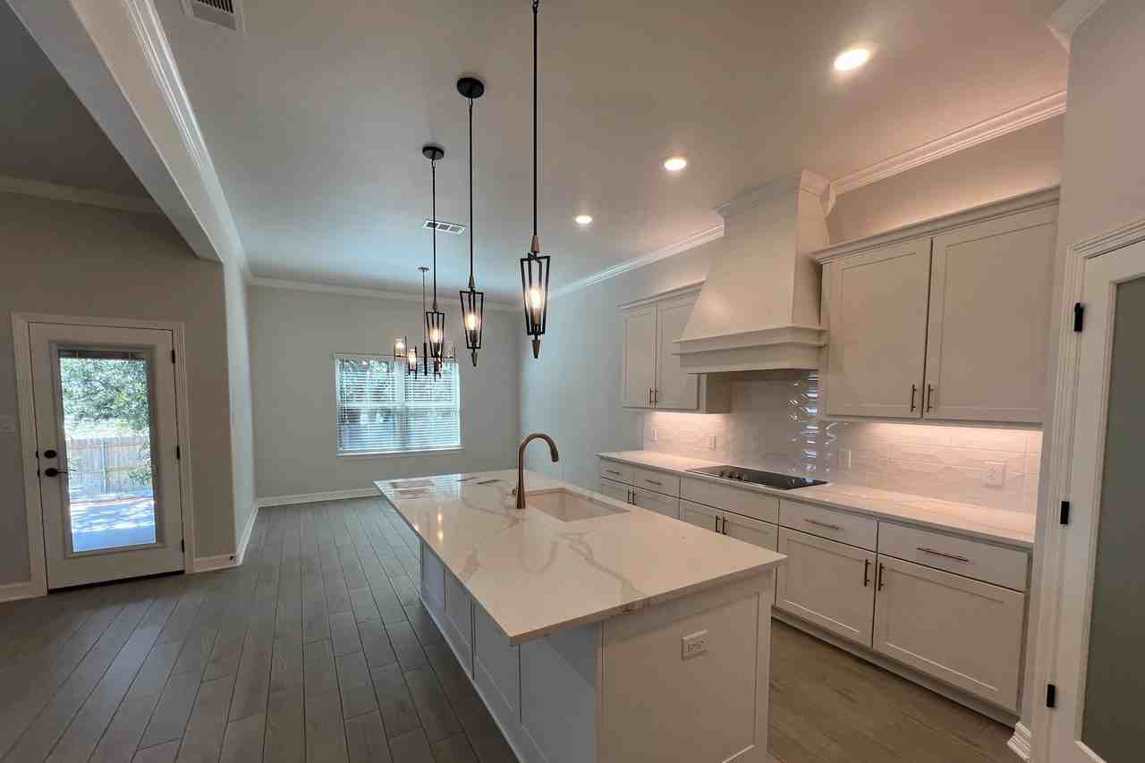 501 Eagle Heights Dr - Photo 3 of 17