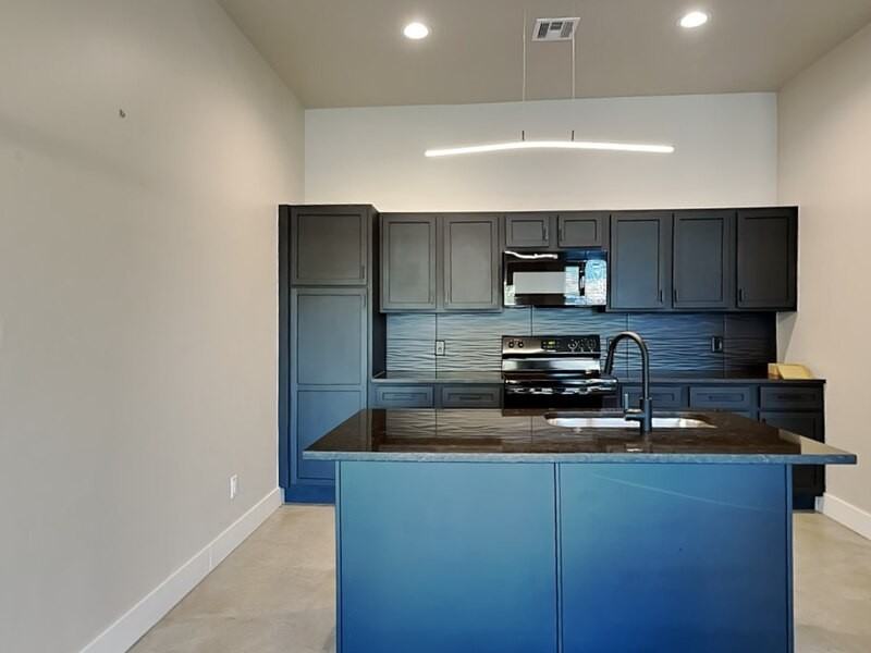 213 N Wright St - Photo 5 of 20