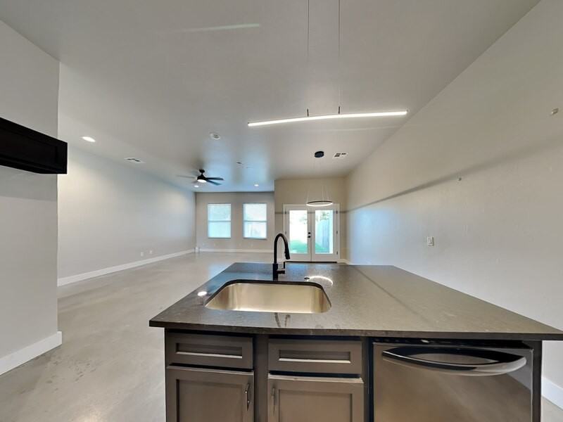 213 N Wright St - Photo 6 of 20