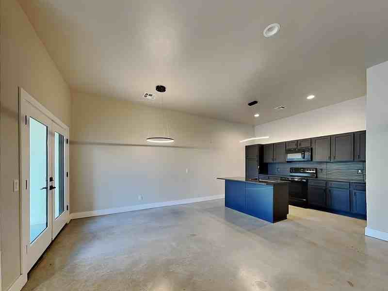 213 N Wright St - Photo 7 of 20