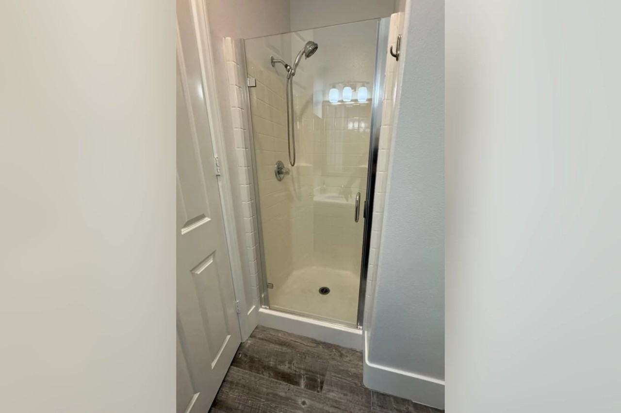 23990 Hollingsworth Dr - Photo 2 of 43