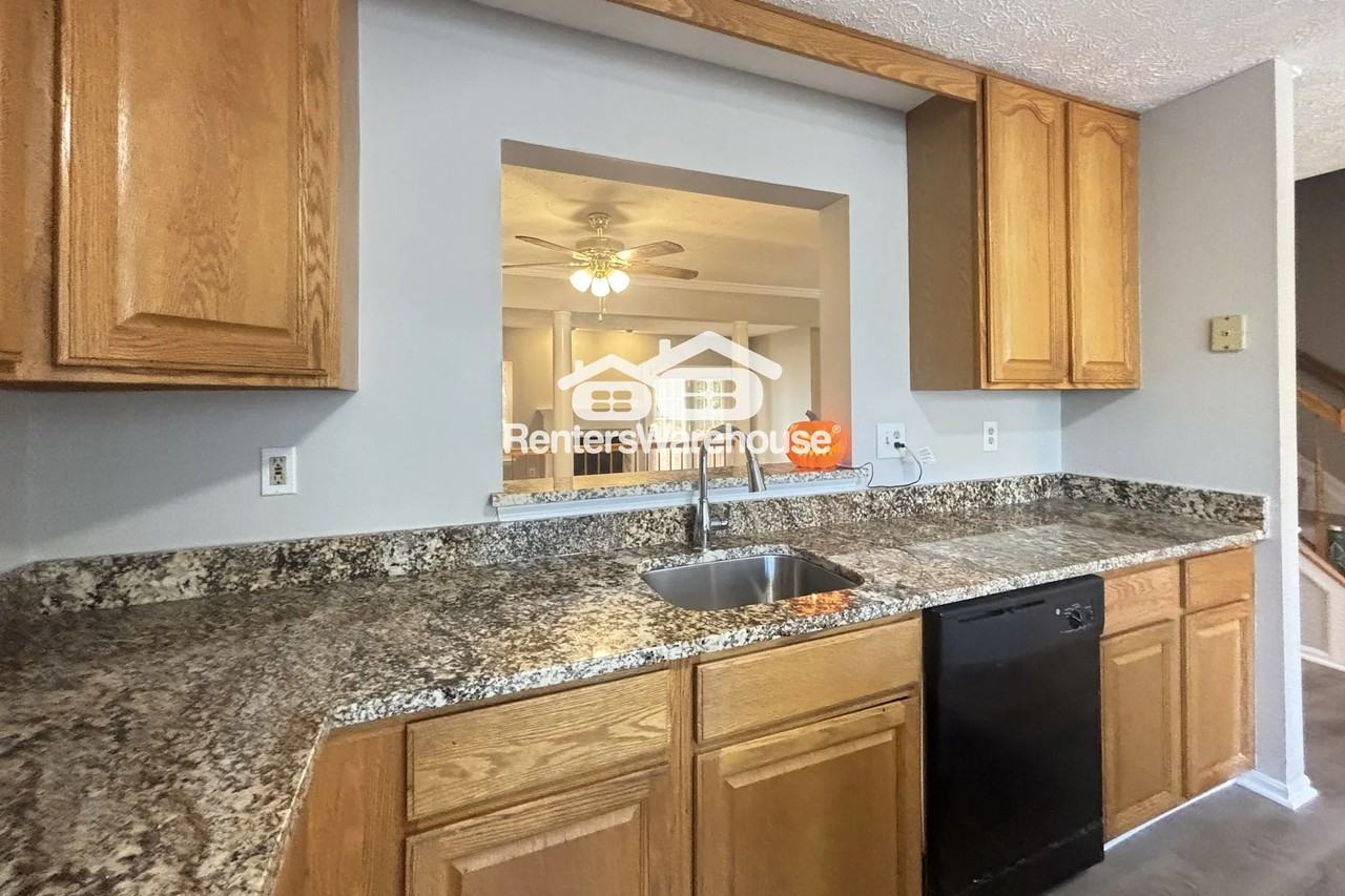 9204 Brewington Ln - Photo 2 of 37