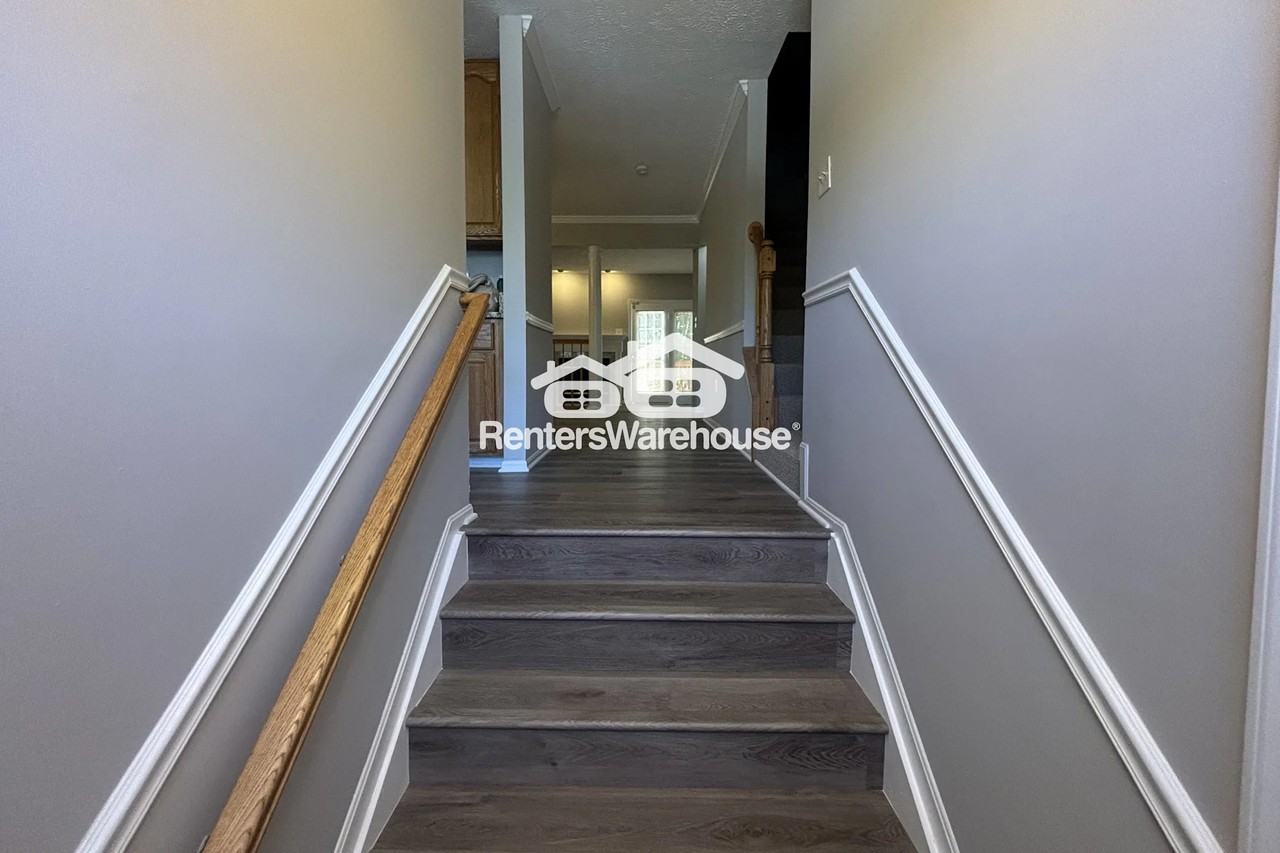 9204 Brewington Ln - Photo 3 of 37